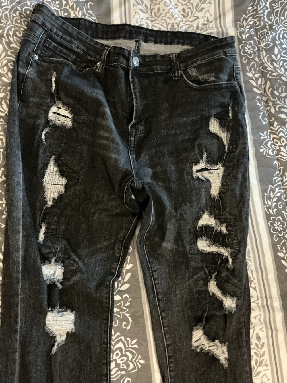 Rue21 Men’s Black Distressed Slim Jeans